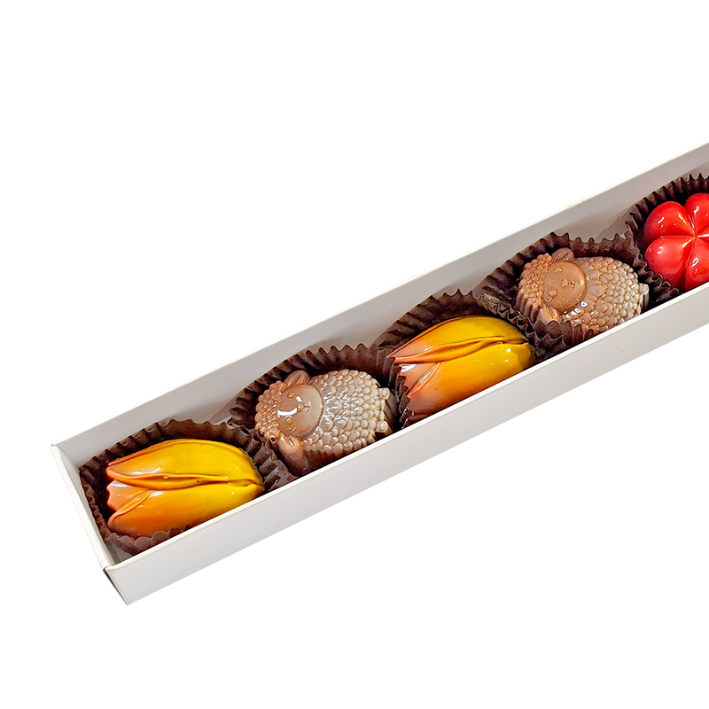 Кутия с дизайнерски бонбони 7 броя