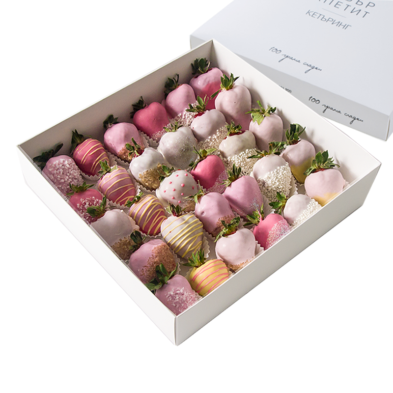 Ошоколадени и декорирани ягоди, кутия с 30 бр.