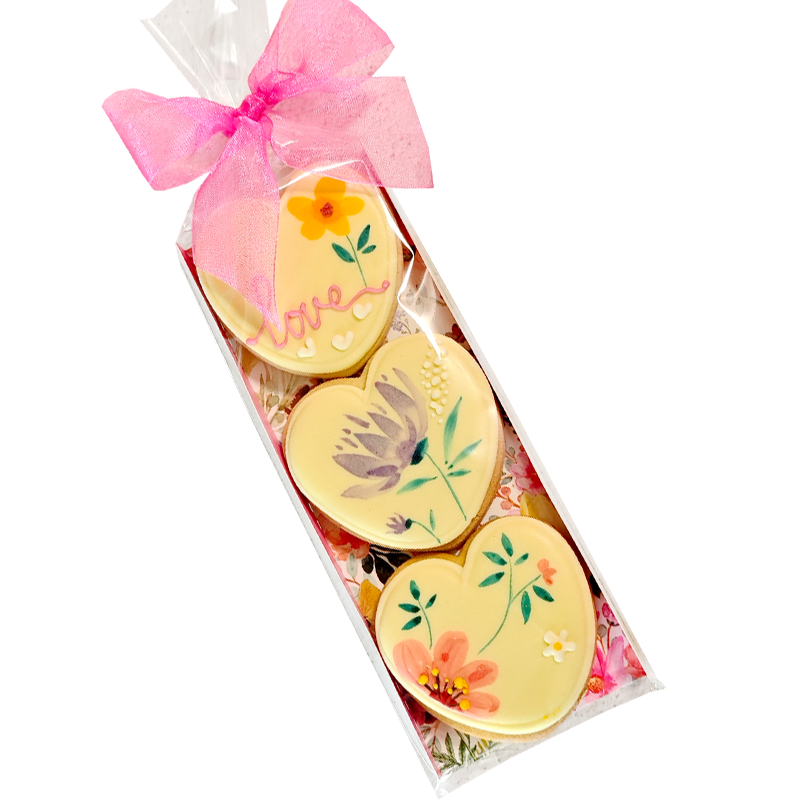 Пакет с три рисувани сладки  LOVE